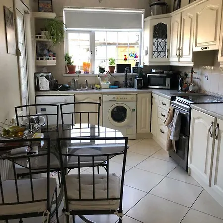Twin With En-suite Homestay Santry